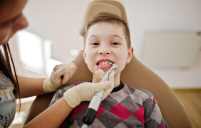 Próchnica u dzieci – jak często kontrolować zęby mleczne u dentysty?