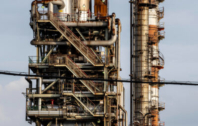 Jak dobrać wykładziny ochronne do instalacji przemysłowych w zależności od branży?