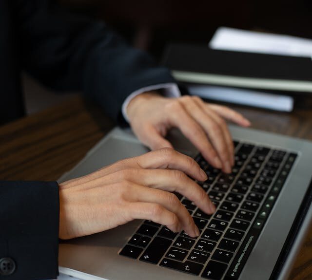 Jak pozyskiwać pacjentów bez łamania przepisów reklamowych?