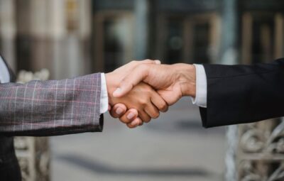 Kiedy można przenieść koszty windykacji na dłużnika, a kiedy trzeba pokryć je samodzielnie?