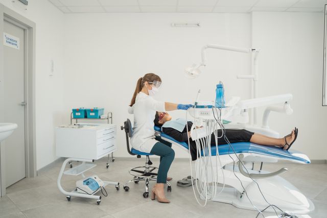 Czy krzywe zęby mleczne u dziecka wymagają wizyty u ortodonty?